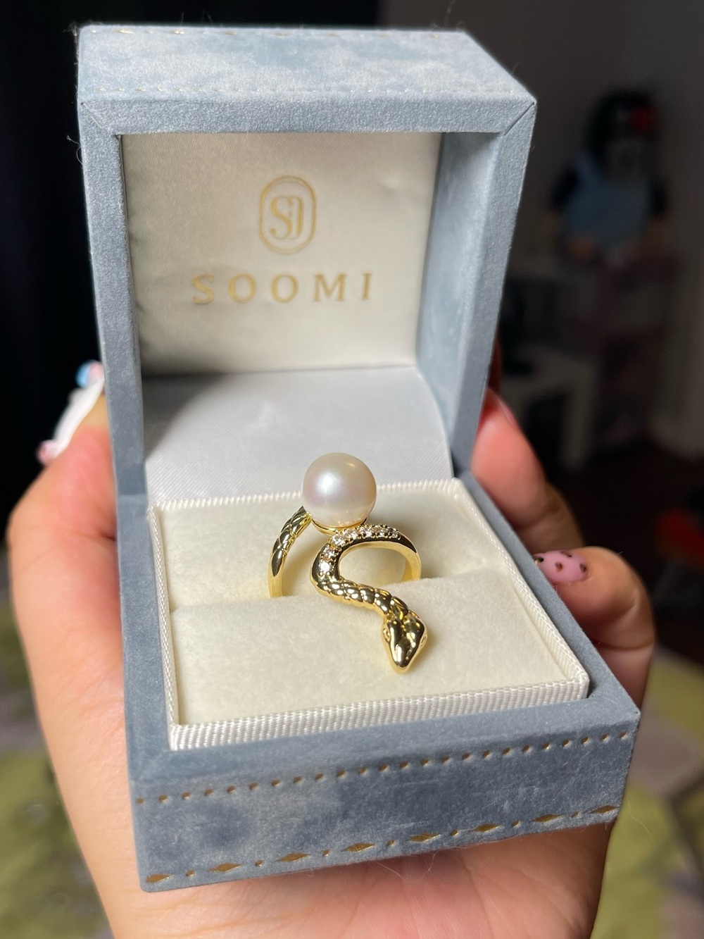 Gold tone Freshwater Pearl Snake Ring - Picture 3 of 5